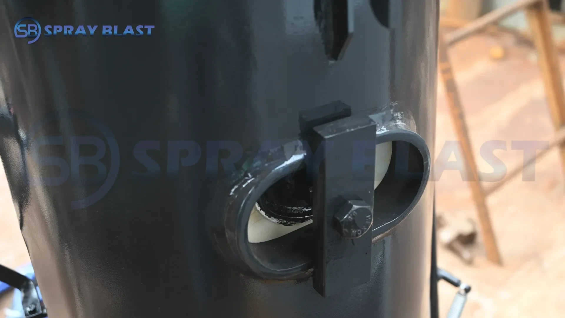 1000kg portable sand blasting machine component image-3